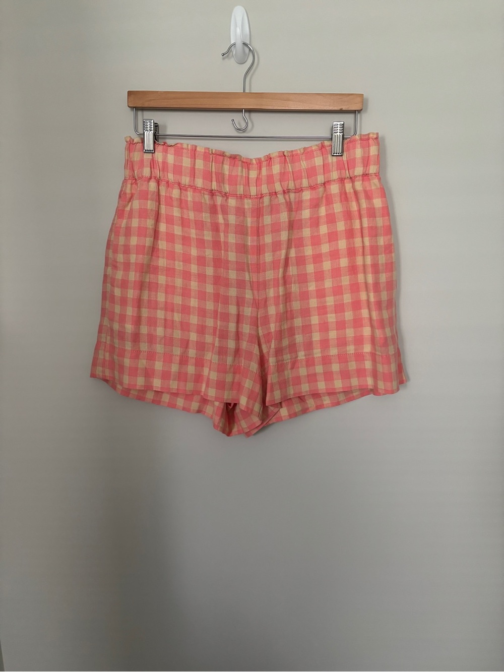 Lou & Grey NWOT Pink and Cream Gingham High-Waist Elastic Shorts Size M